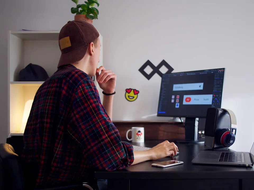 An analyst reviewing campaign performance on a desktop monitor