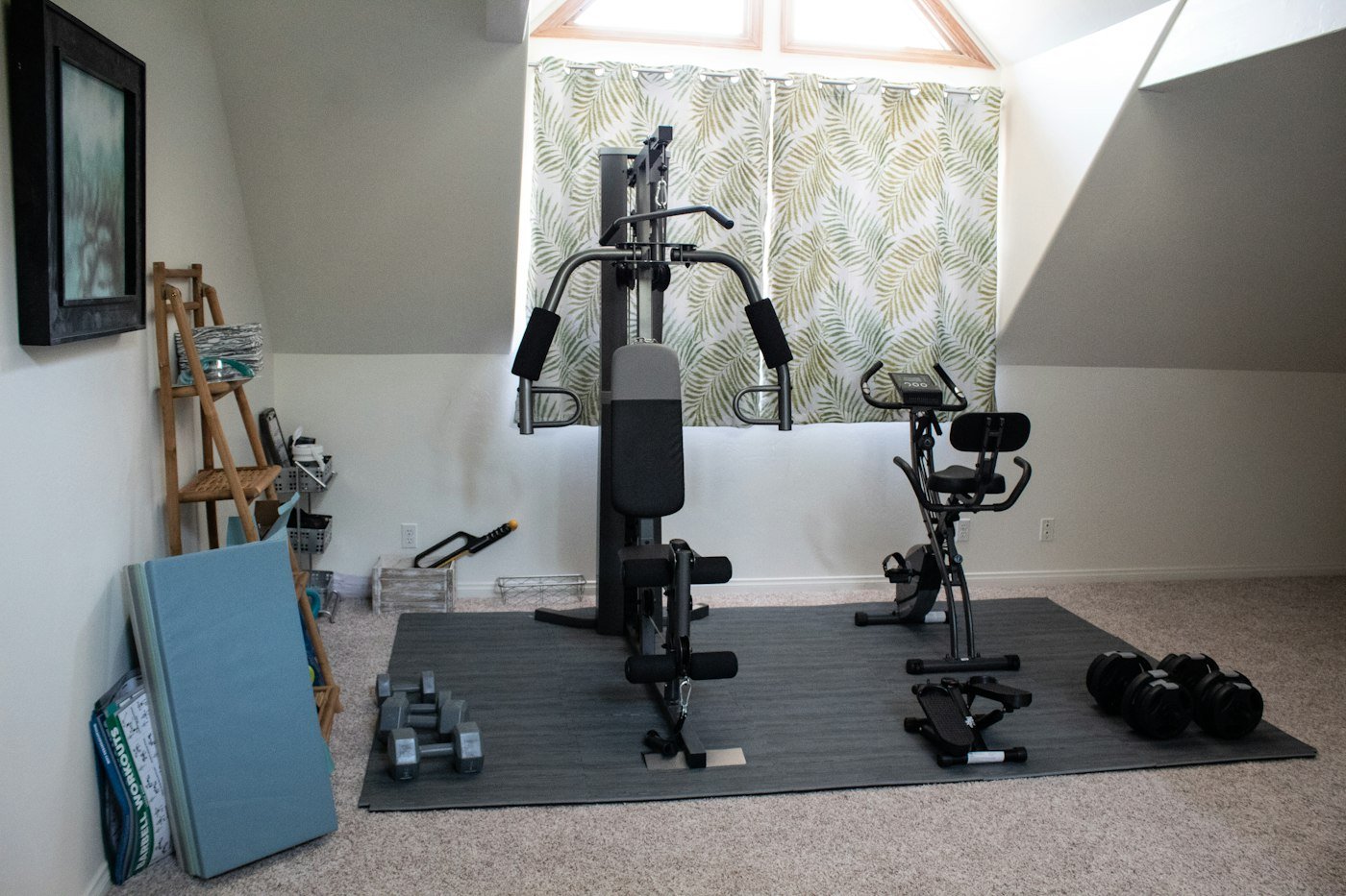 Small home gym room with training equipment